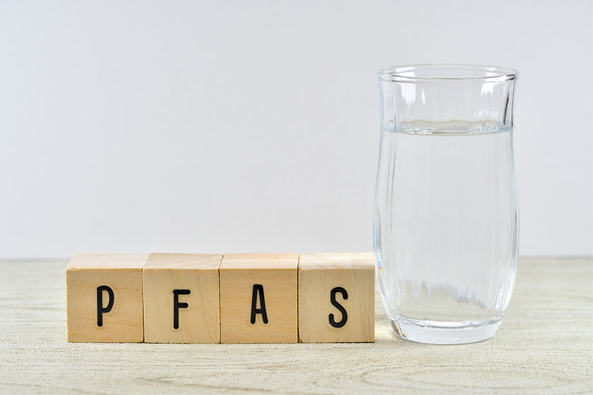 世界におけるPFASの基準値とは?日本の最新動向とPFAS規制の課題