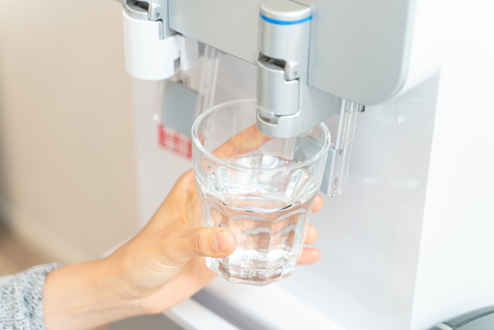 逆浸透膜の水処理プラントはゼオライト浄水型ウォーターサーバーでPFAS