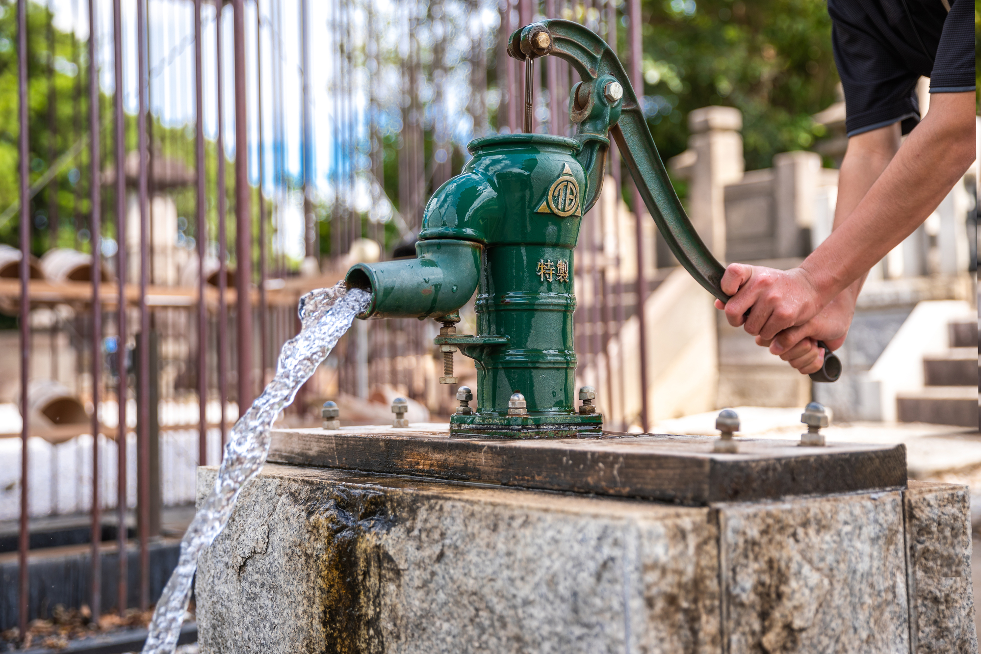 井戸ポンプのメンテナンスが重要な理由｜点検・交換の目安と業者の作業内容